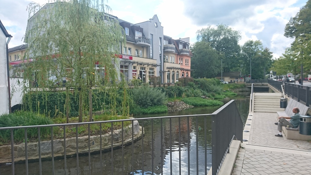 Wasser in der Stadt – Schaffung neuer Freiraumqualitäten in Menden. © Ministerium für Heimat, Kommunales, Bau und Digitalisierung des Landes Nordrhein-Westfalen.